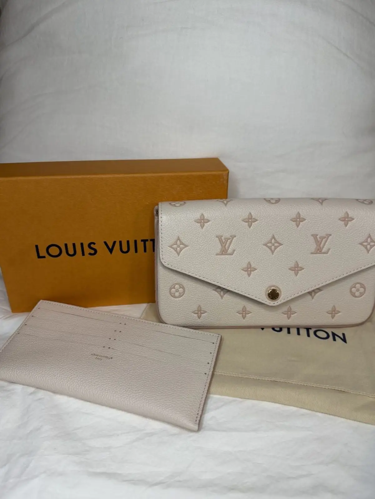 Louis vuitton bej renk cüzdan