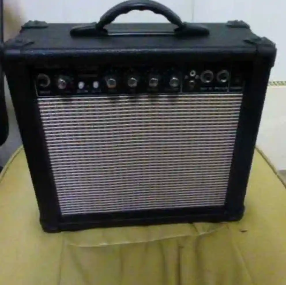 Kompakt gitar amplifikatörü ilan görseli
