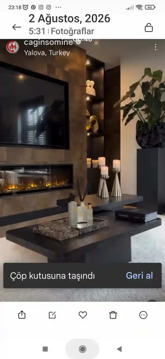 Modern tv ünitesi ve dekoratif aksesuarlar