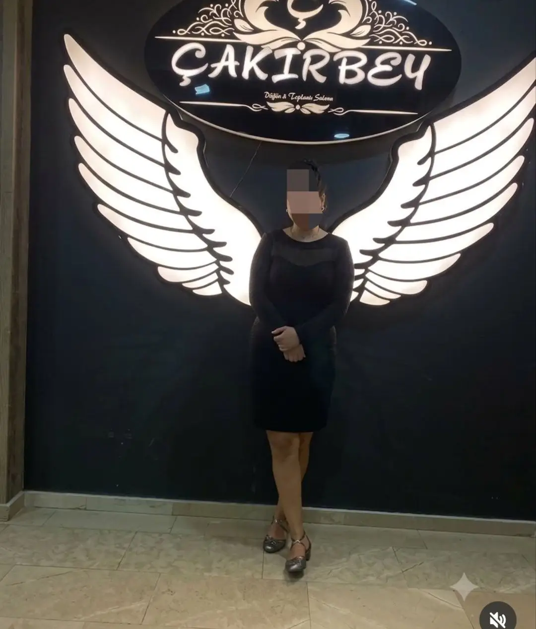 şık siyah elbise