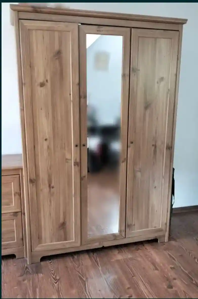 Ayna kapaklı ahşap gardırop