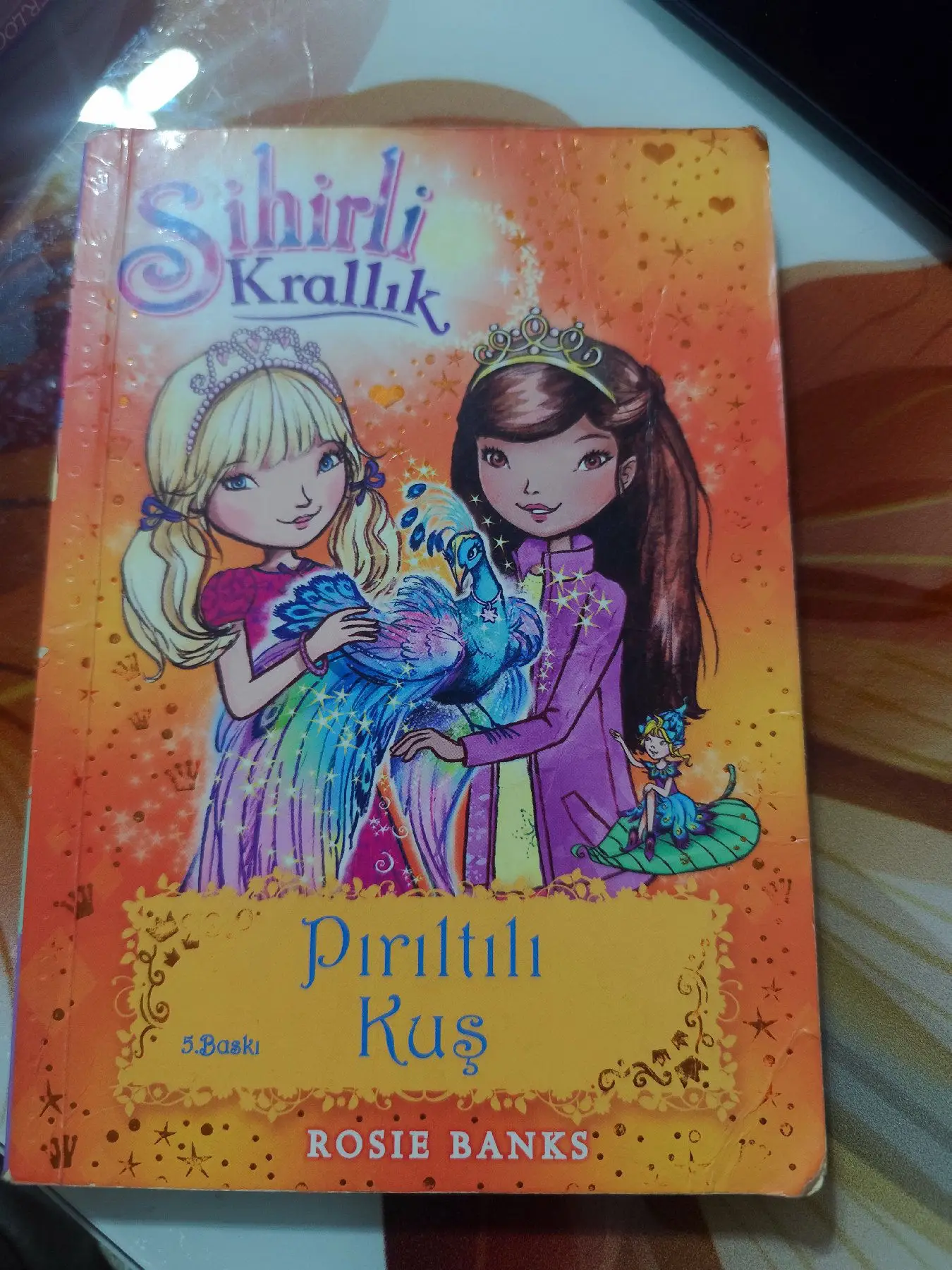 Sihirli krallık: pırıl pırıl kuş
