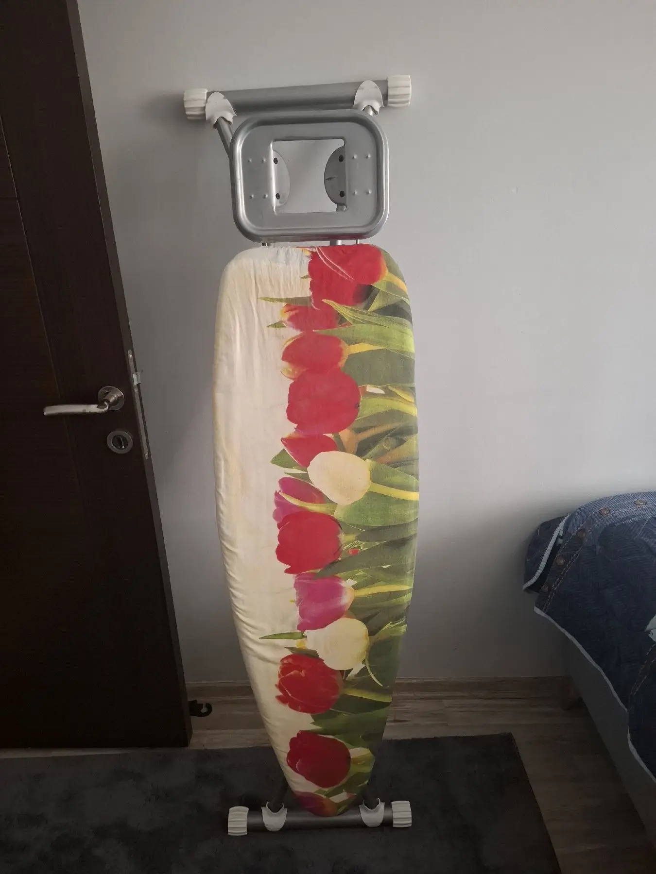 çiçek desenli ütü masası