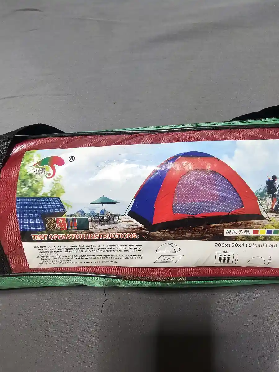 Kırmızı mavi renkli kamp çadırı