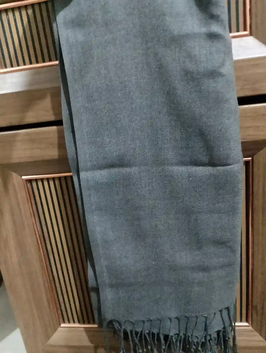 Koyu gri şal