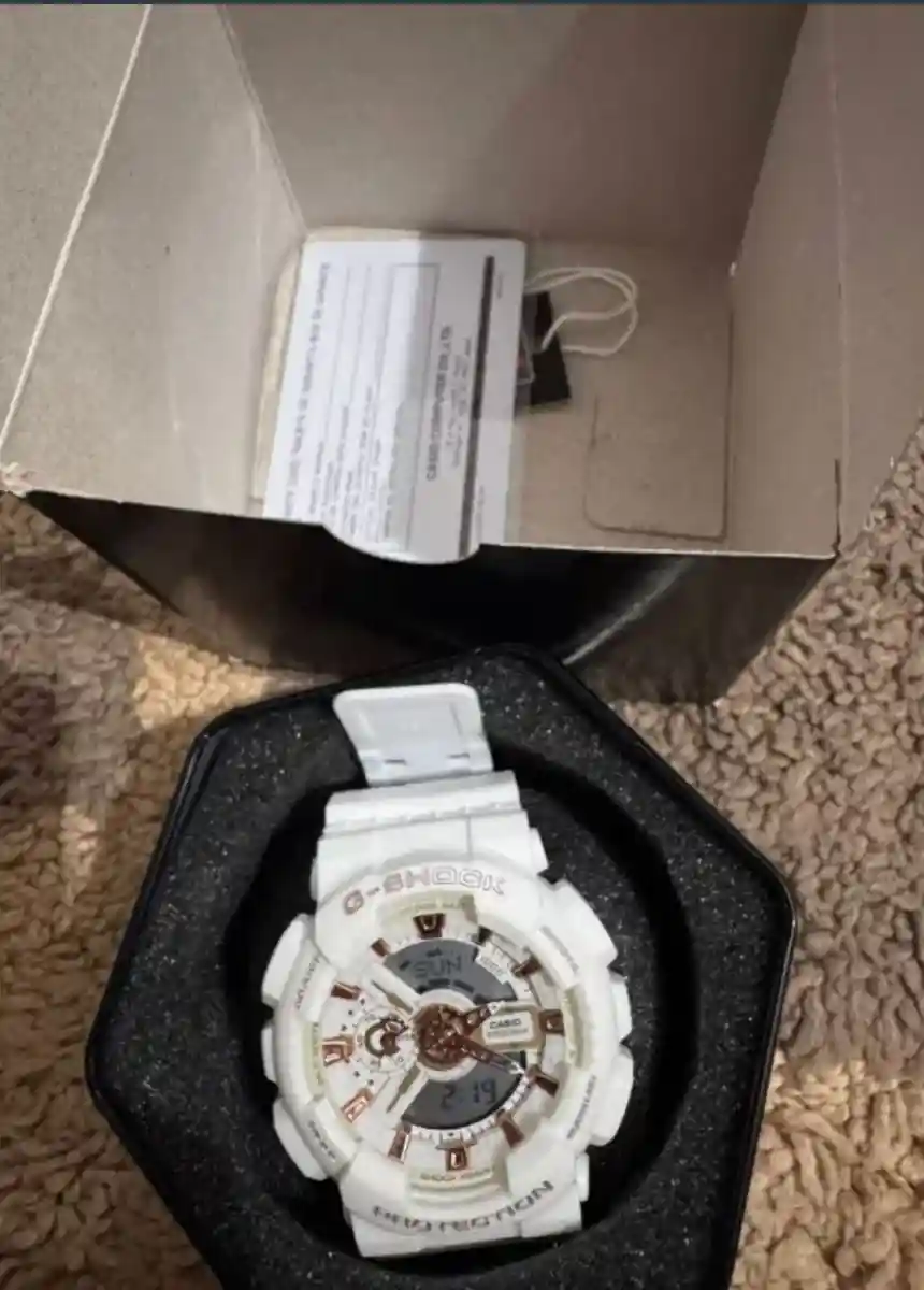 Beyaz g-shock saat