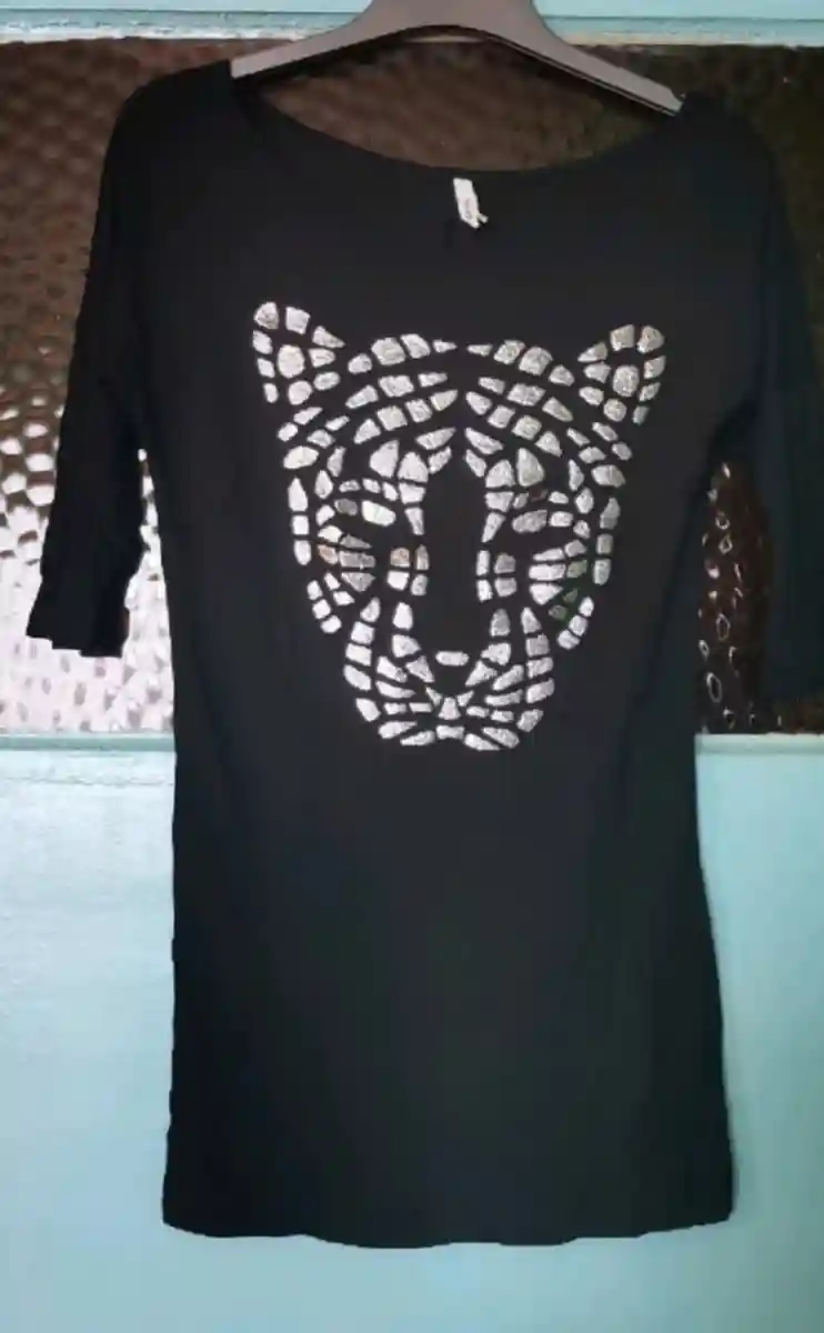 Aslan desenli siyah tişört.. xs. defacto