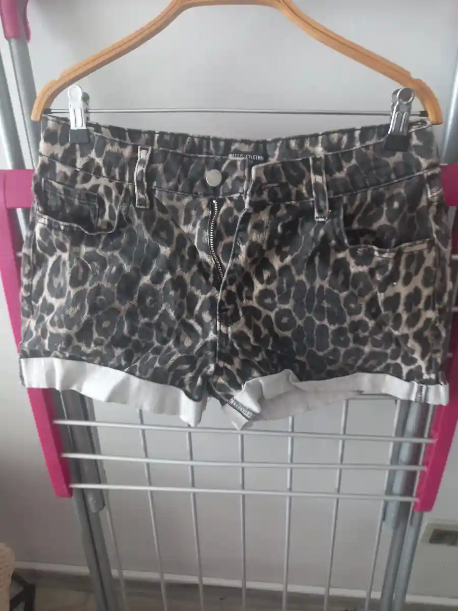 Leopar desenli kadın şort
