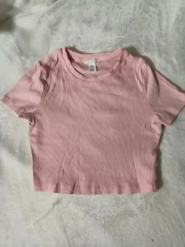Pembe kısa kollu tişört ilan görseli