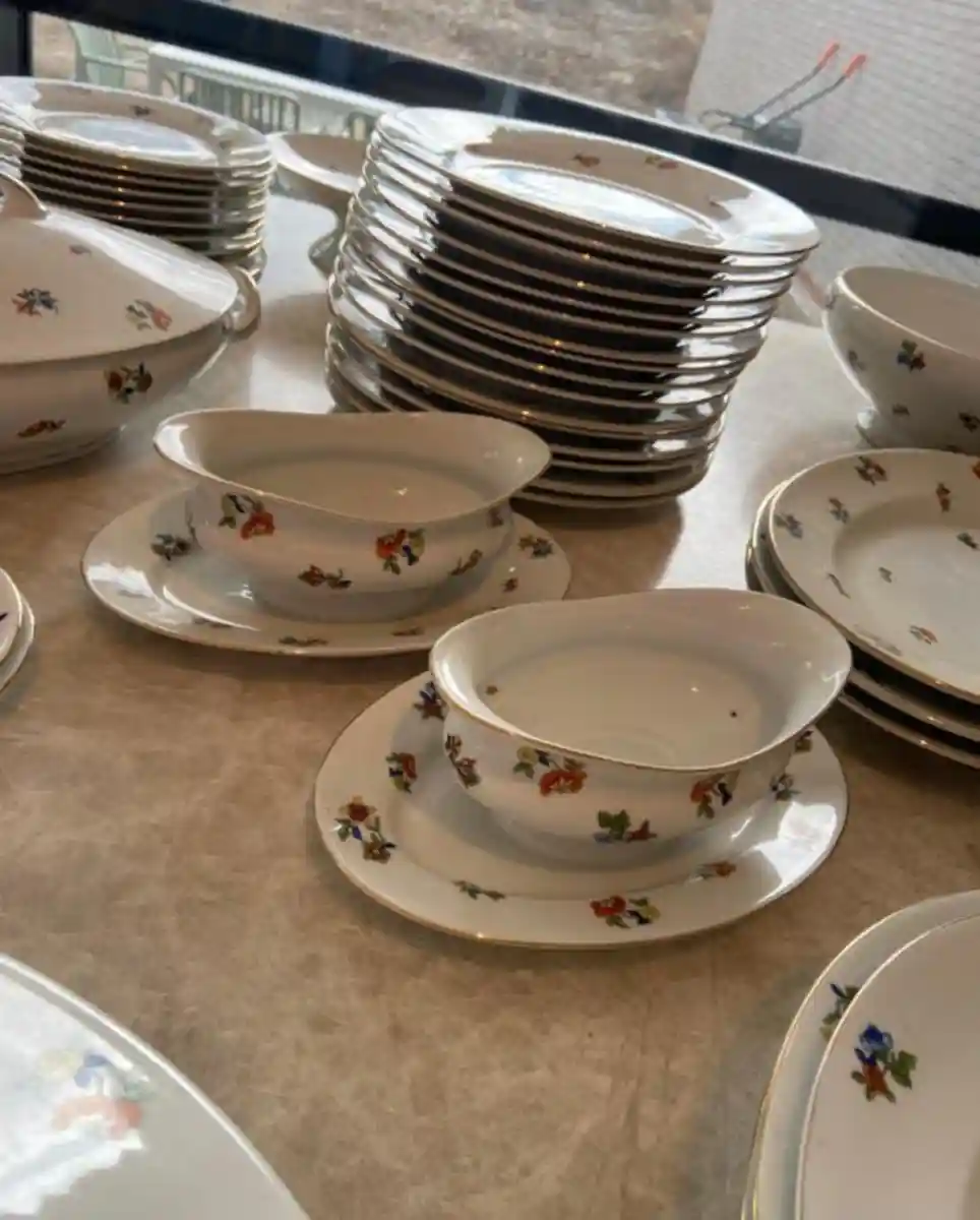 çiçek desenli seramik yemek takımı