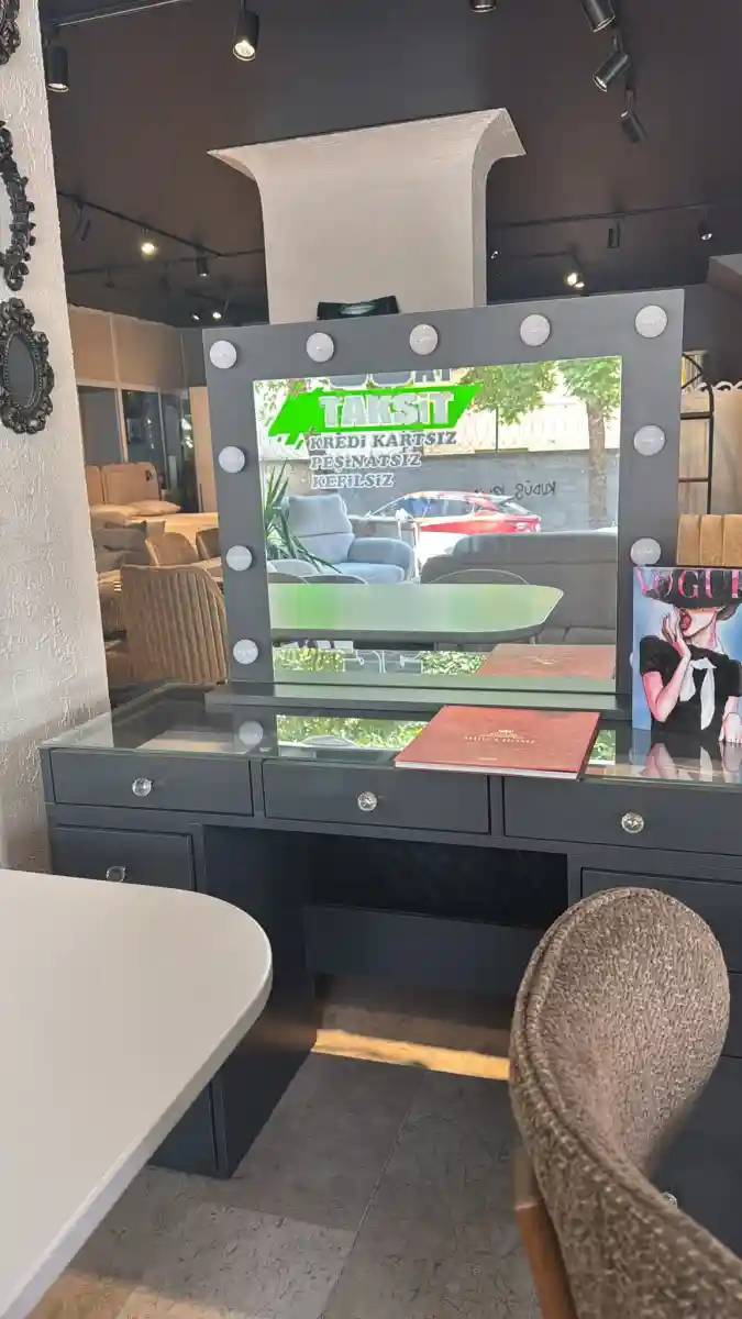 Led aydınlatmalı makyaj masası son bi ürün kaldı hemen teslimat yapılır