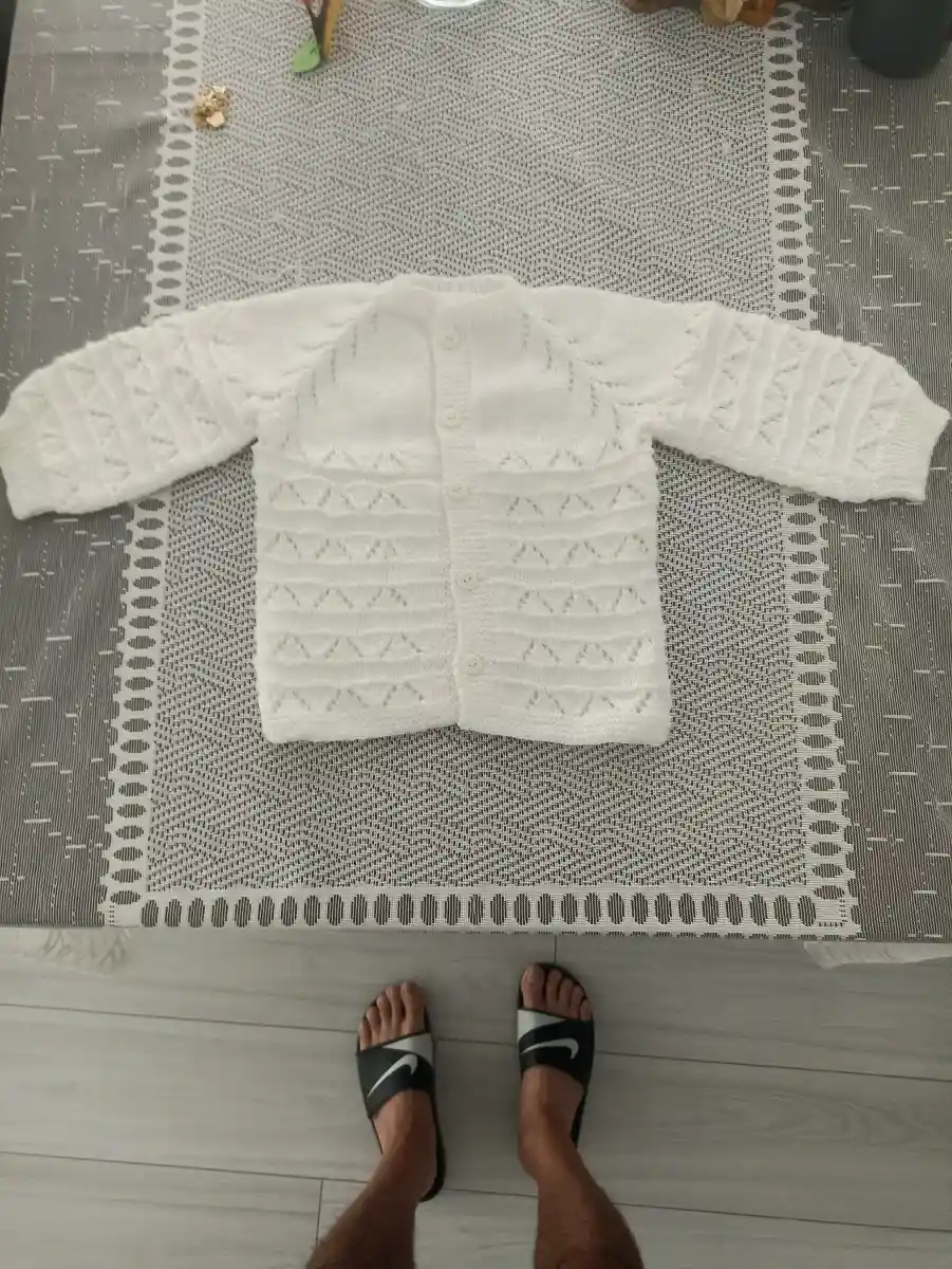 Beyaz bebek hırkası 1 yaş