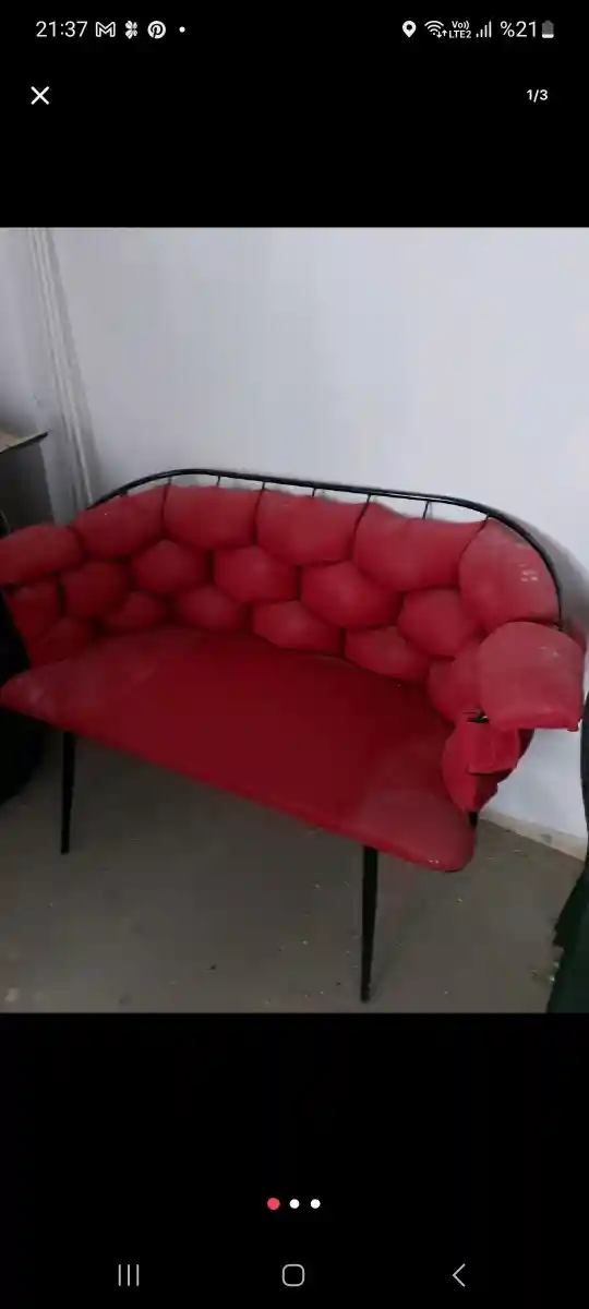 Kırmızı yumuşak koltuk