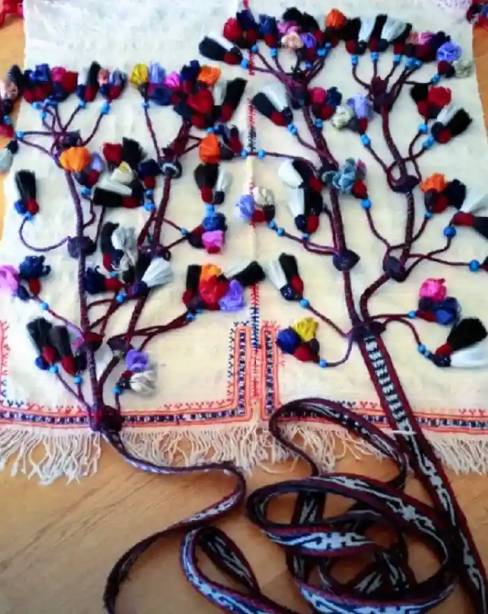 Renkli el yapımı duvar süsü kilim dokuma