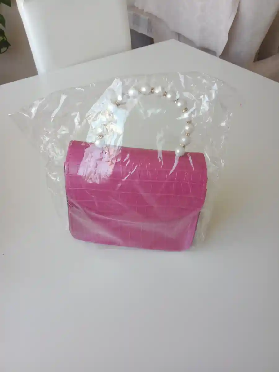 Pembe zincir askılı çanta