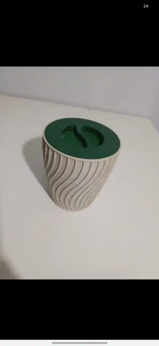 Dalgalı desenli dekoratif saklama kabı
