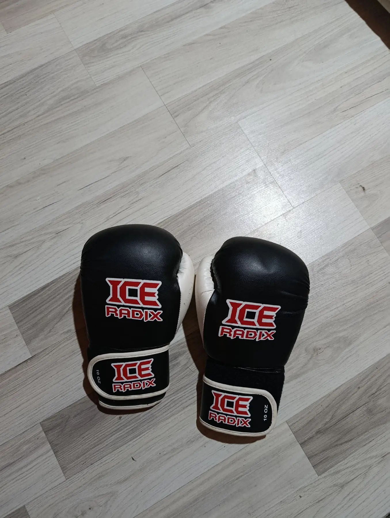 Ice radix boks eldiveni.... i̇kisi birden satılıktır