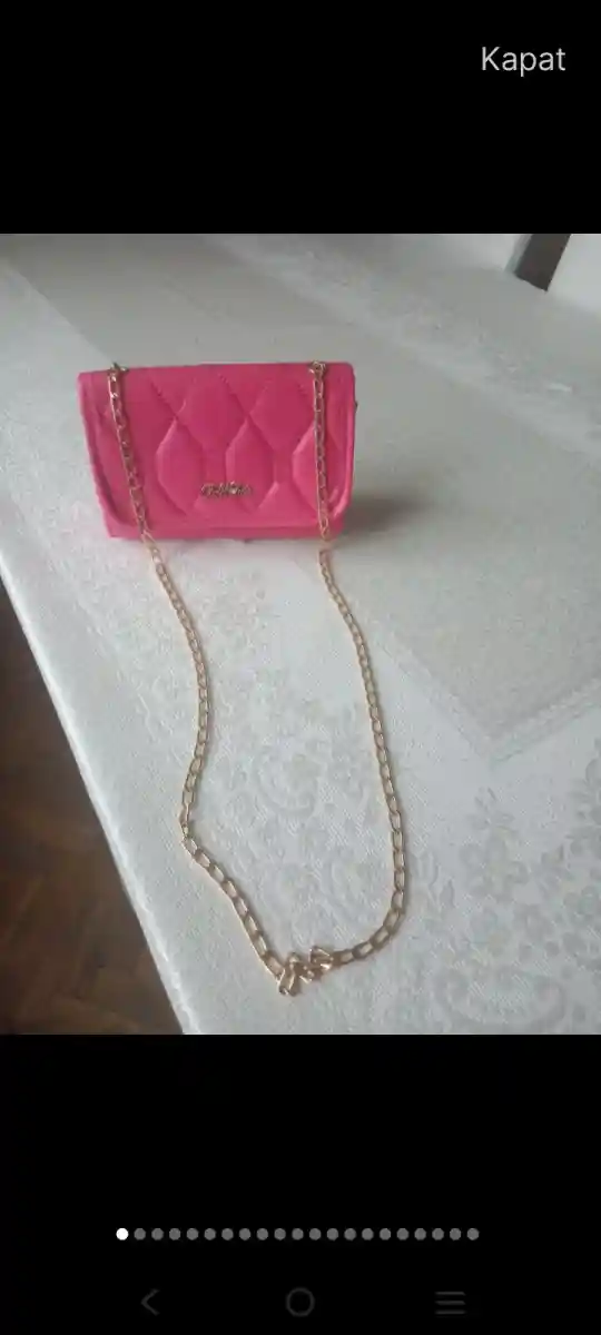 Zincir askılı pembe çanta