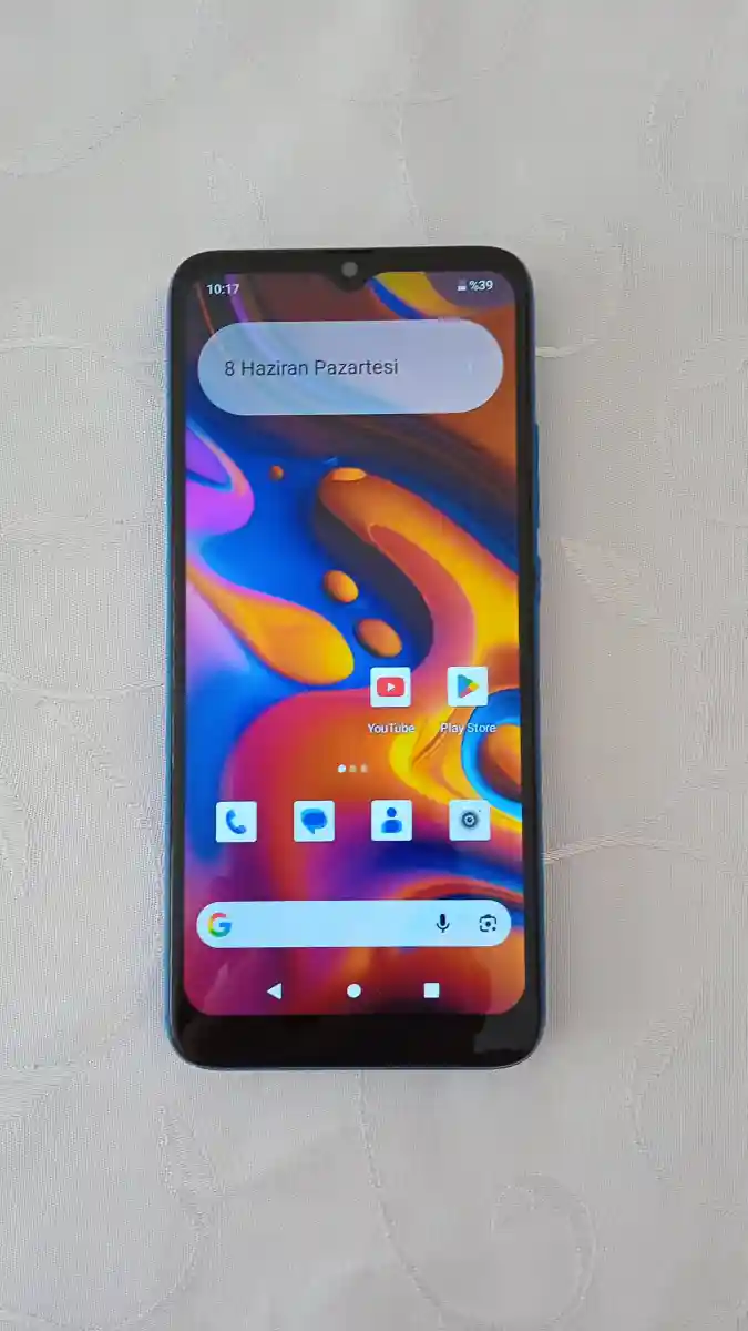 Renkli ekranlı akıllı telefon