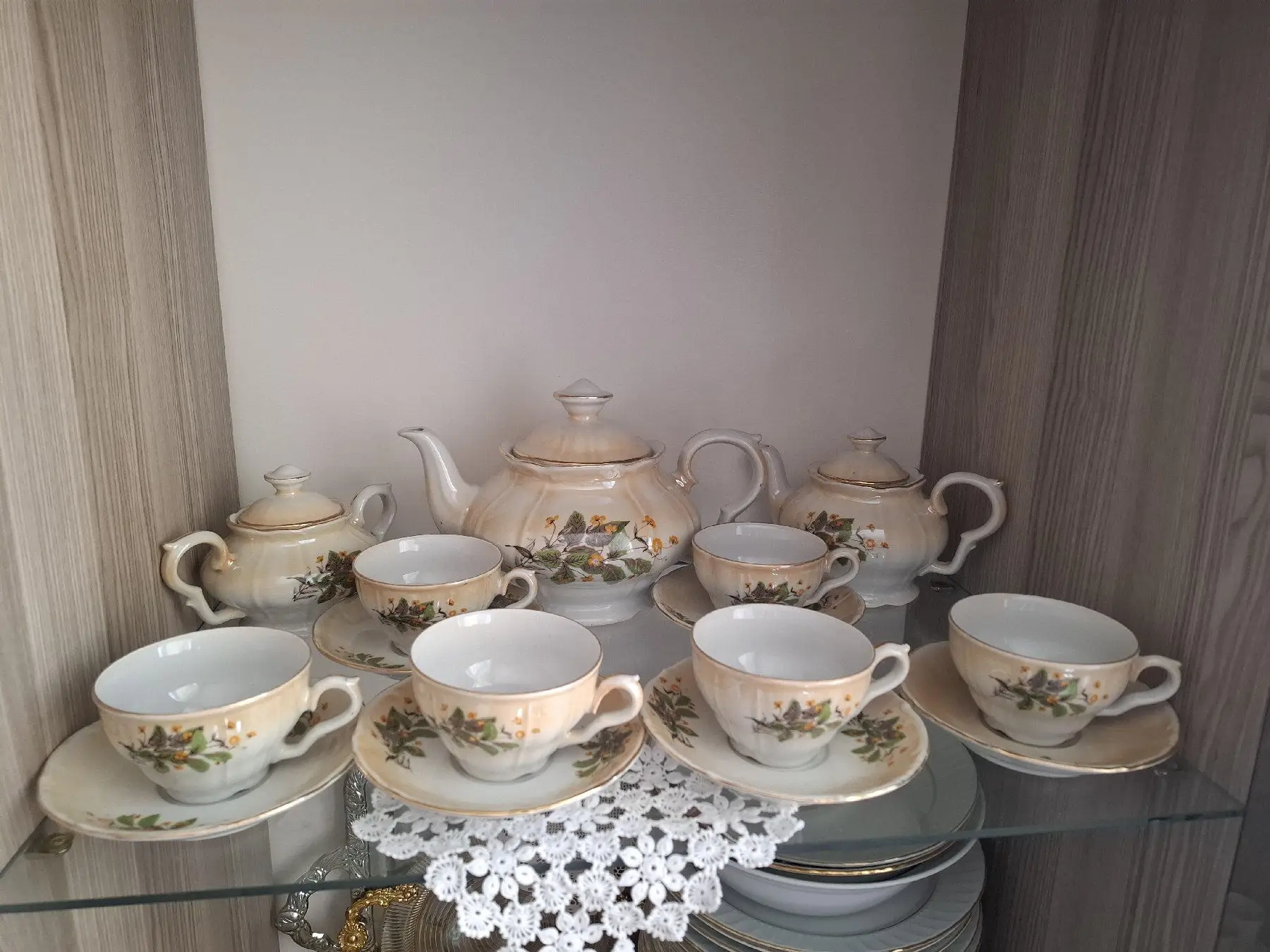 şık porselen çay seti ( i̇stanbul porselen antika değerinde)