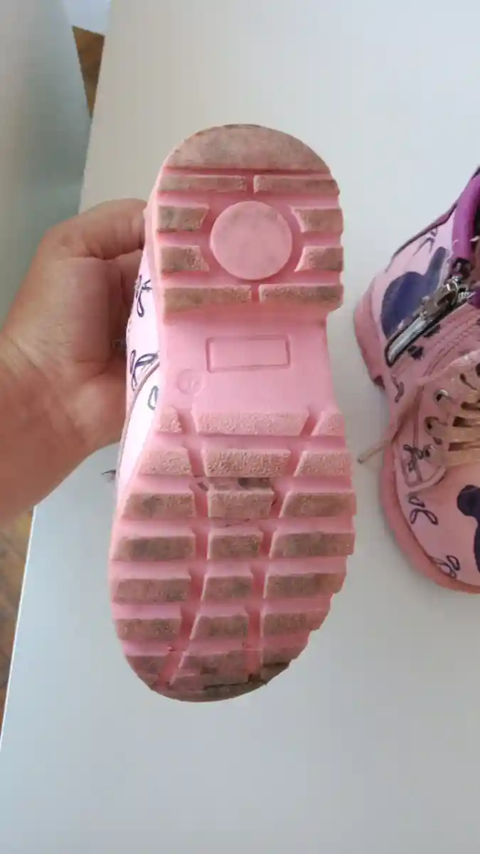 Pembe kız botu, kalp desenli kullanıldı 25 numara