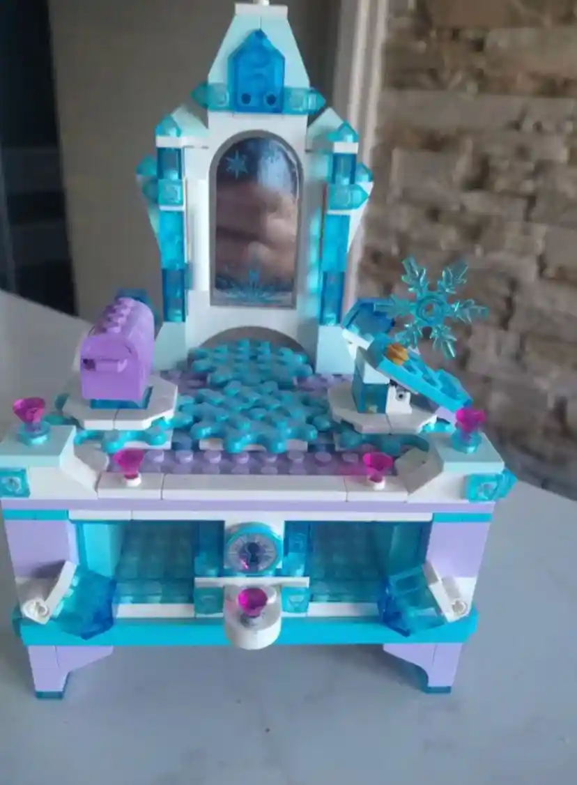 Renkli lego makyaj masası