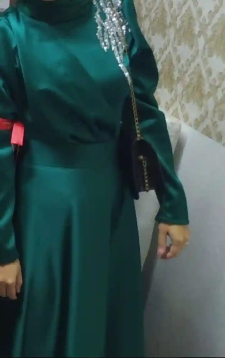 şık yeşil abiye elbise