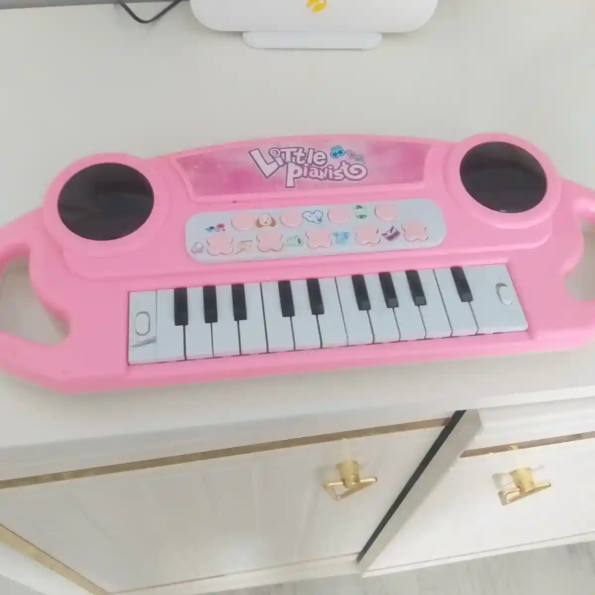 Pembe çocuk piyanosu
