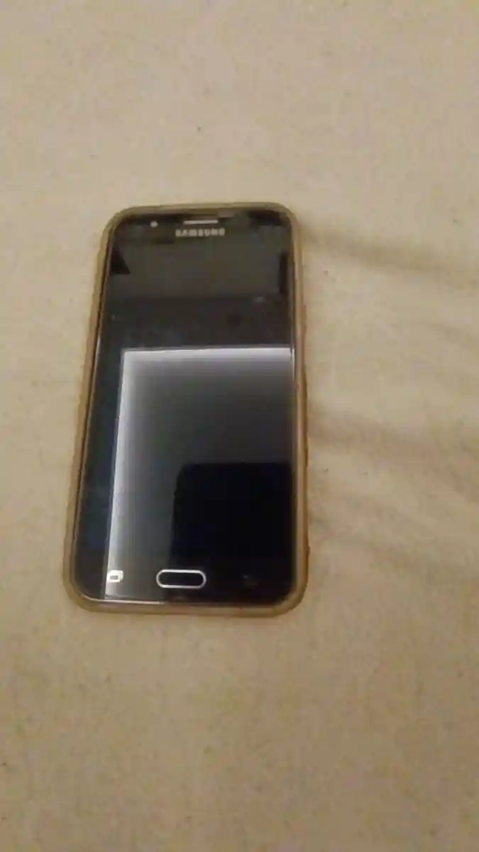 Samsung akıllı telefon ve deri kılıfı