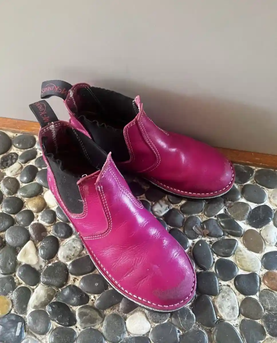 şık pembe kız bot ilan görseli
