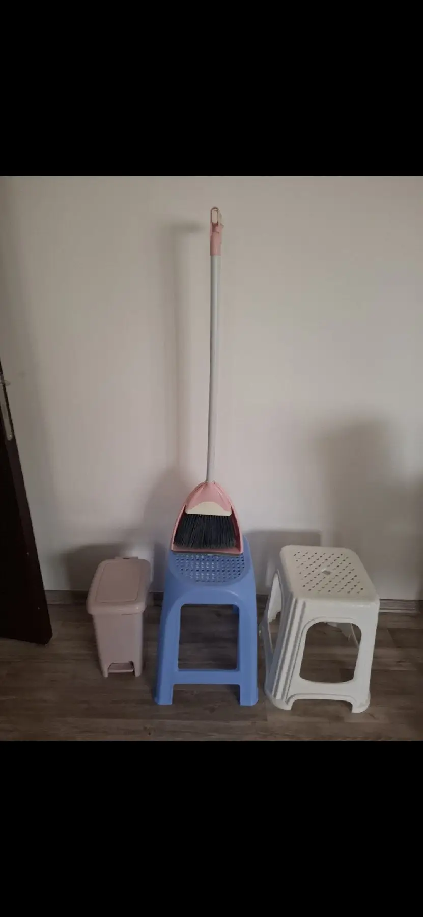 Uzun saplı süpürge ve çöp kovası seti