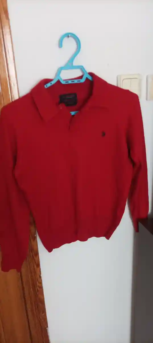 Kırmızı polo yaka kazak