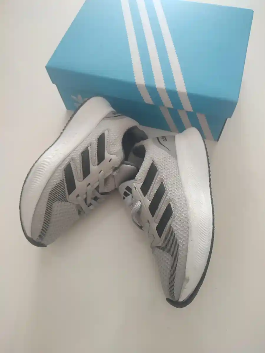 Adidas run ayakkabı 33 numara
