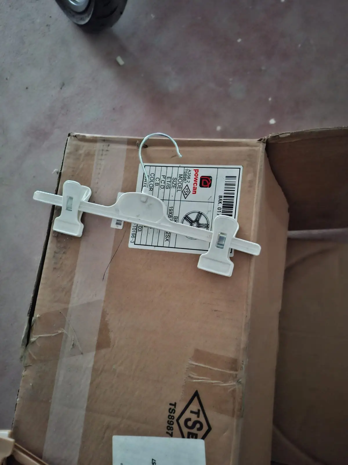 Beyaz plastik askı kanca