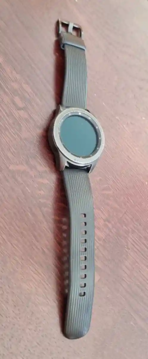 Samsung gri renkli akıllı saat