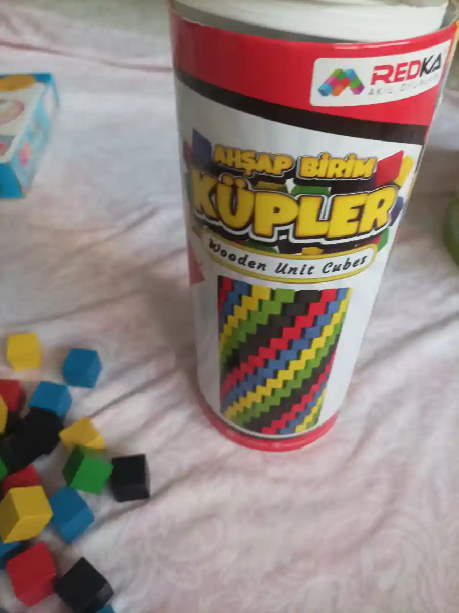 Renkli ahşap küpler seti