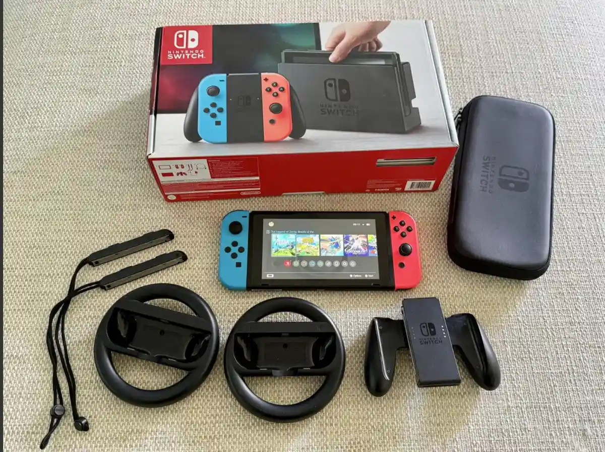 Renkli nintendo switch oyun konsolu ve aksesuar seti ilan görseli
