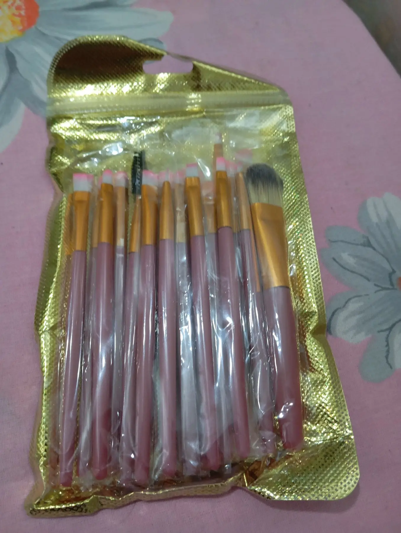Pembe makyaj fırçası seti