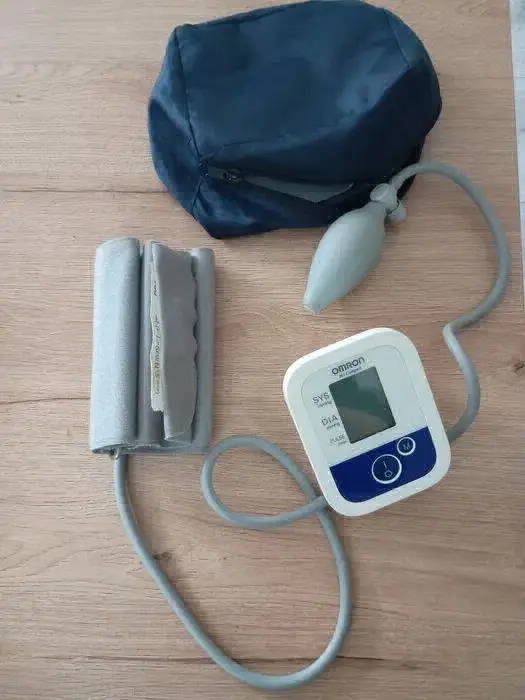 Omron tansiyon aleti ve taşıma çantası