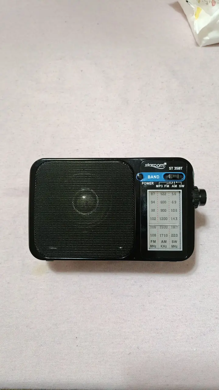 Taşınabilir fm radyo, feneri var.