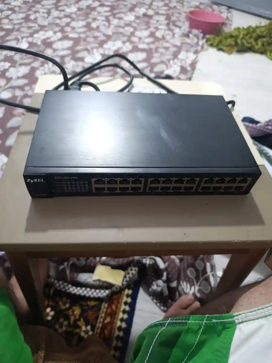 Zyxel 24 portlu ağ switchi
