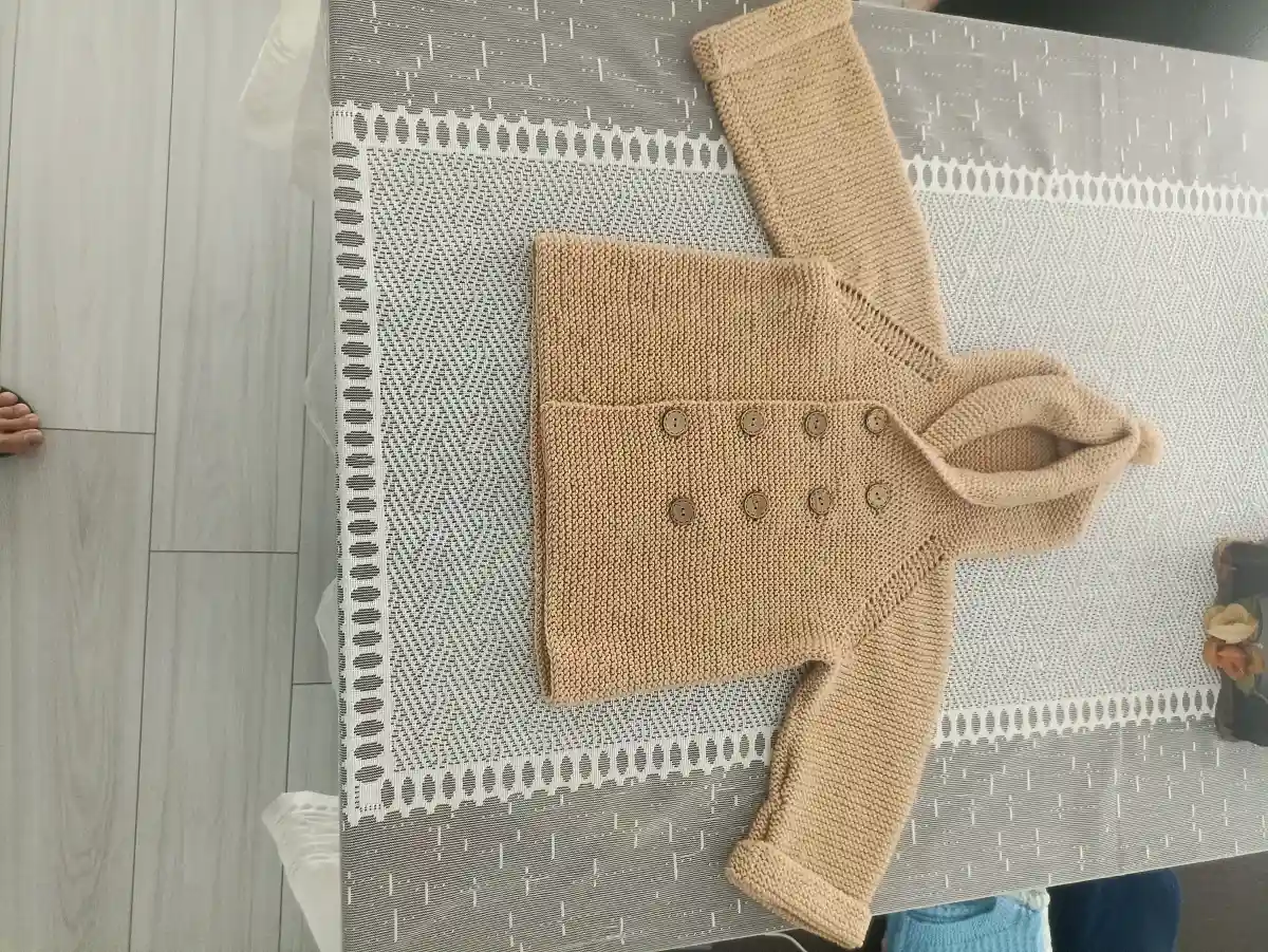 Kahverengi örgü bebek hırkası 3 yaş boy 36 cm en 35 cm kol boyu 35 cm el yapımı