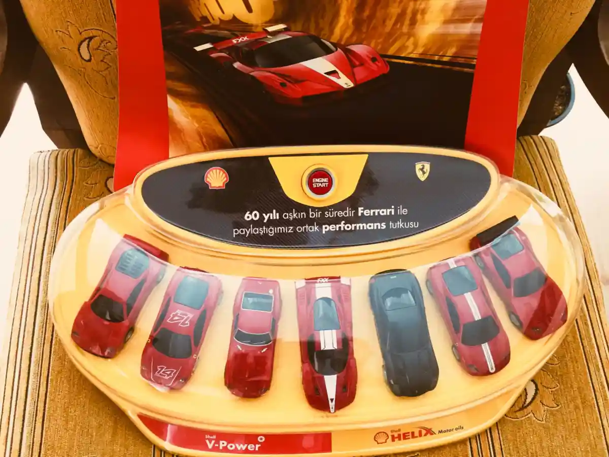 Shell v power ferrari collection