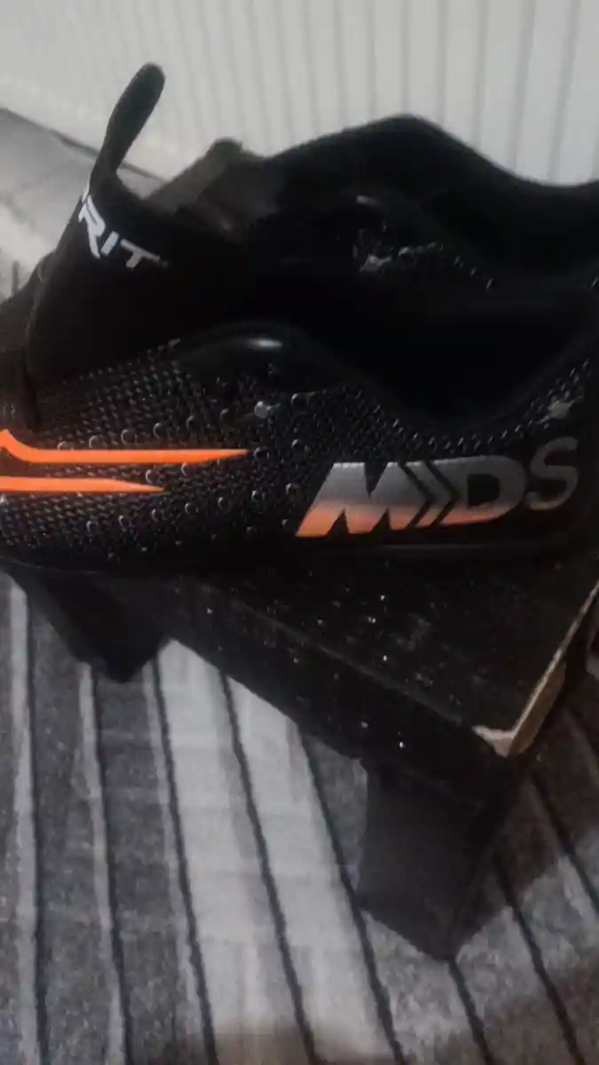 Md5 marka siyah futbol ayakkabısı