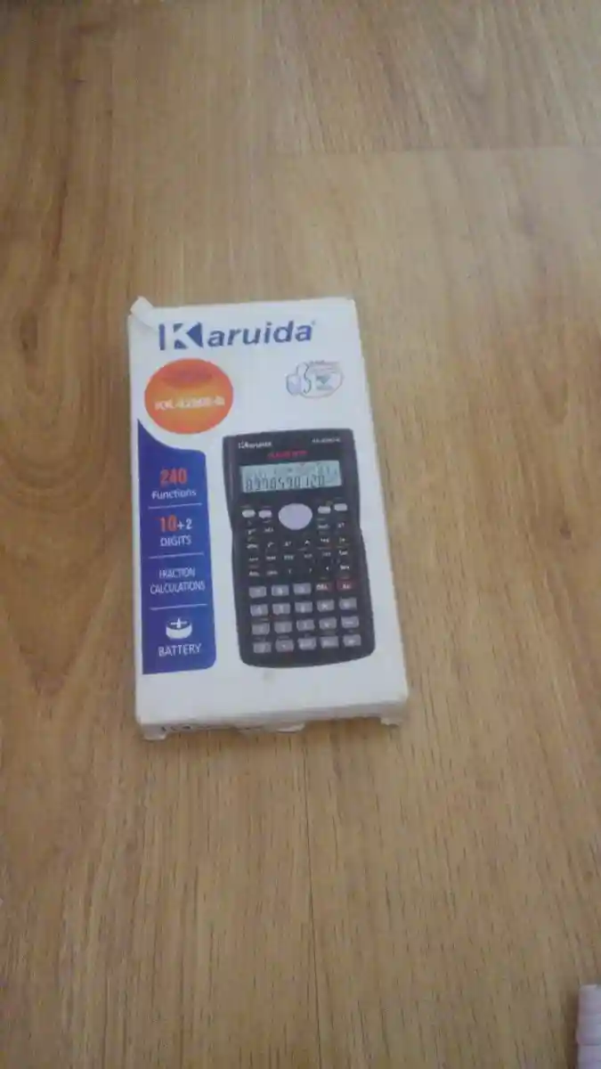Karuida 240 fonksiyonlu hesap makinesi