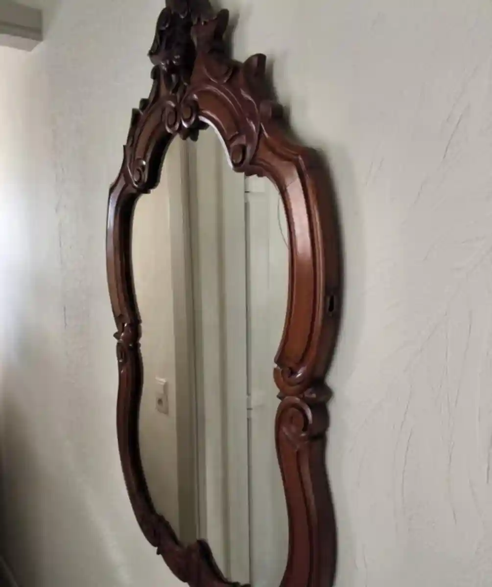 Vintage ahşap çerçeveli duvar aynası