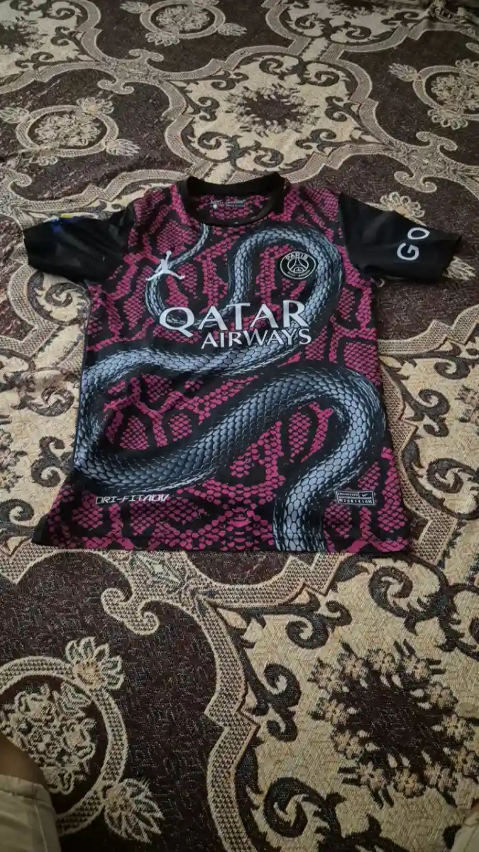 Katar airways futbol forması