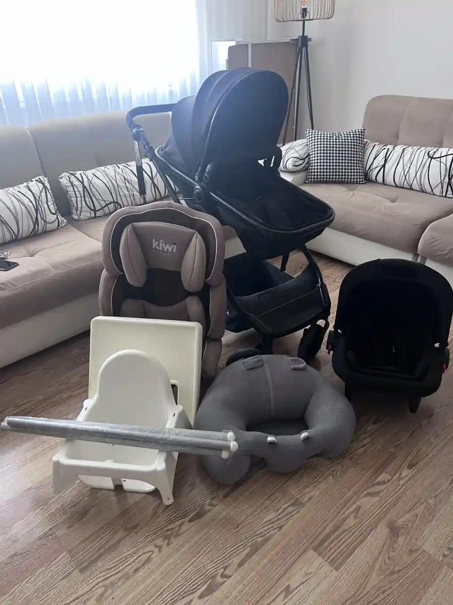 çeşitli bebek eşyaları seti