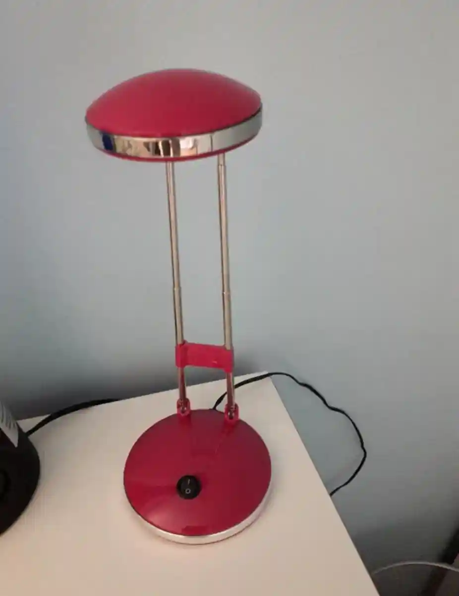 Pembe masa lambası