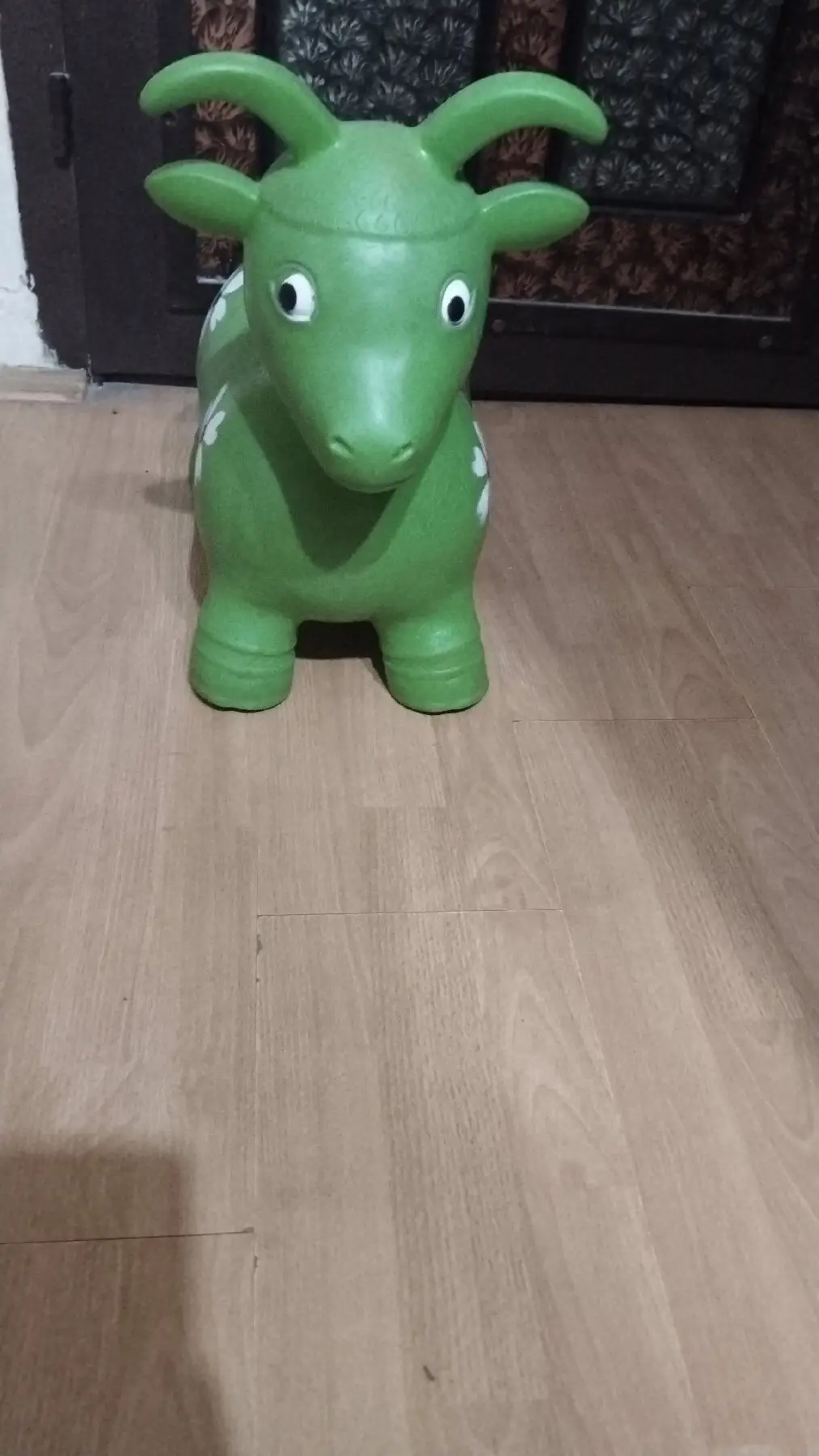 Yeşil zıp zıp i̇nek oyuncağı